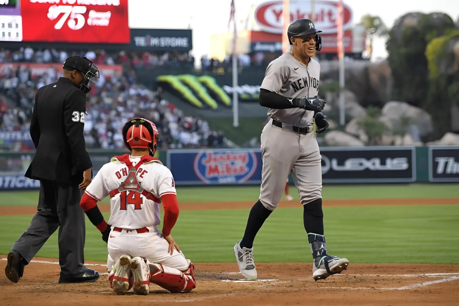 Aaron Judge and Juan Soto power Yankees to win over Angels