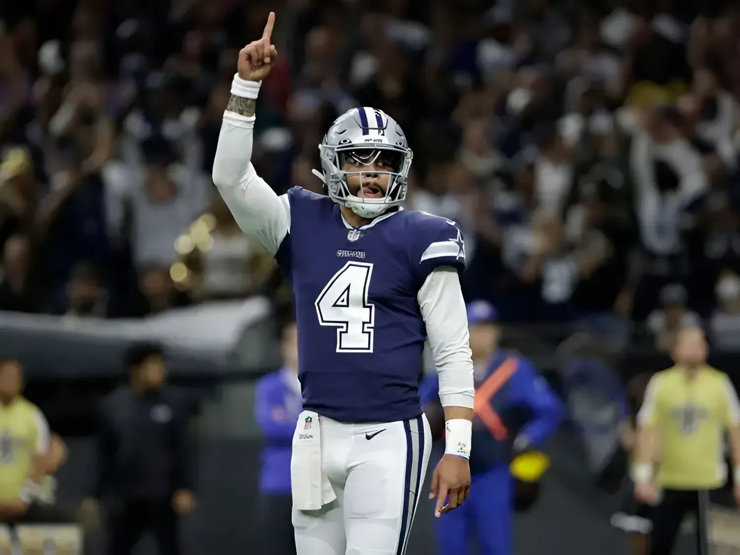 Cowboys Key Playmaker Has Standing 2-Word Response to QB Dak Prescott