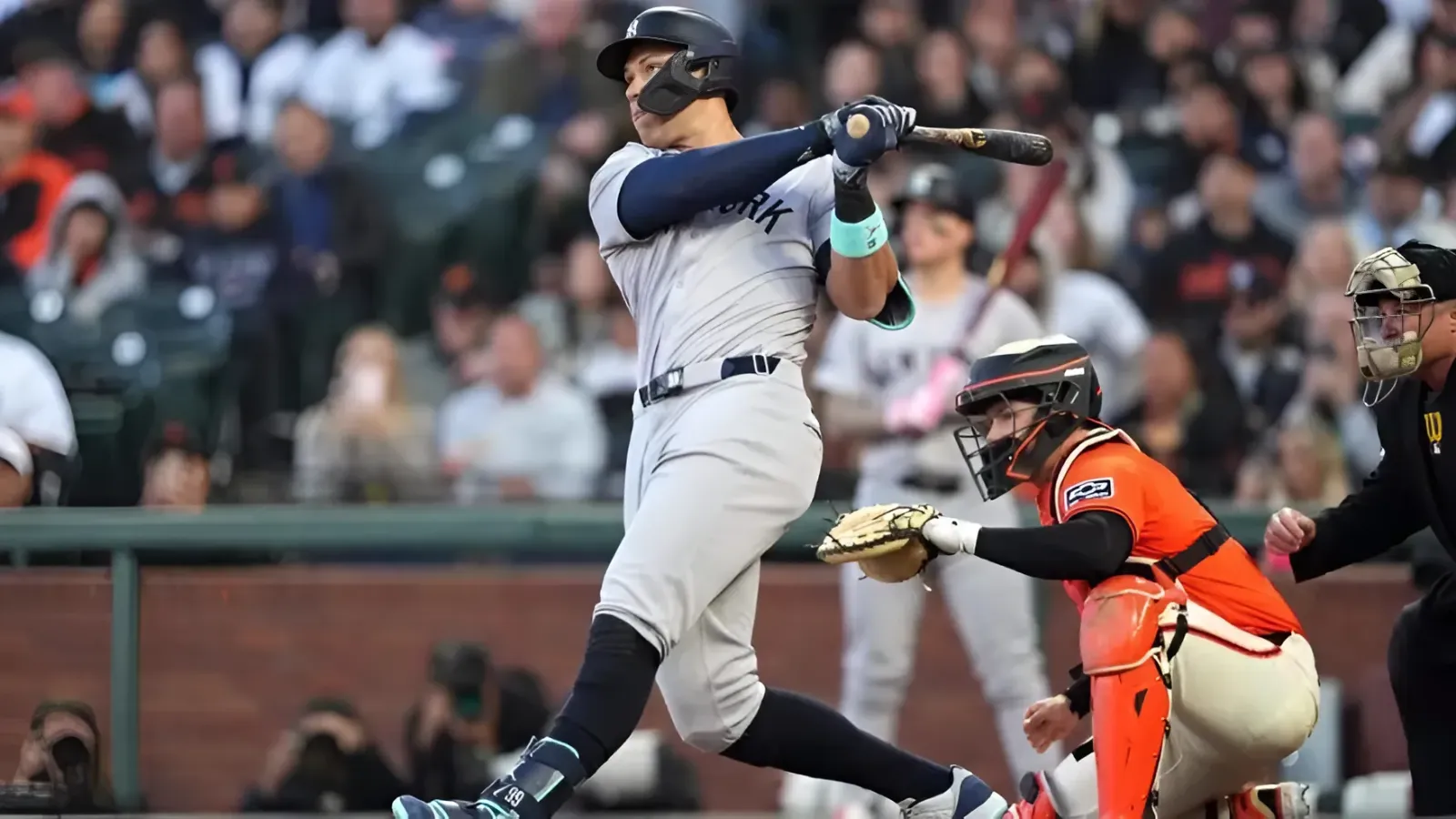 Aaron Judge burns Giants for two home runs in Yankees' 6-2 win