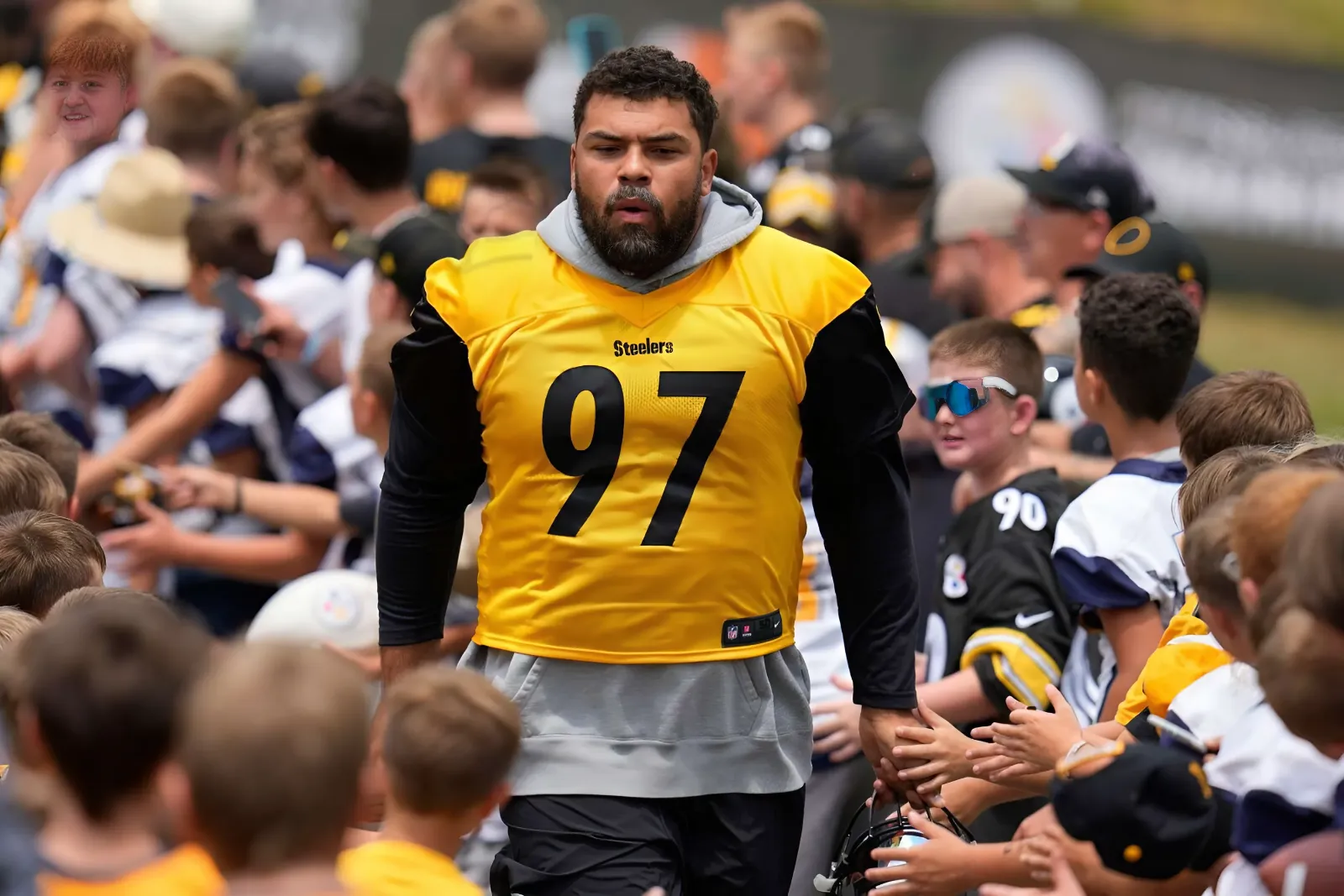 Cam Heyward Returns to Steelers Facility for OTAs