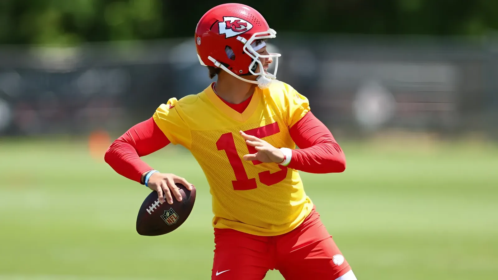 Chiefs QB Patrick Mahomes' birthday gift to Hollywood Brown should put the rest of the NFL on notice