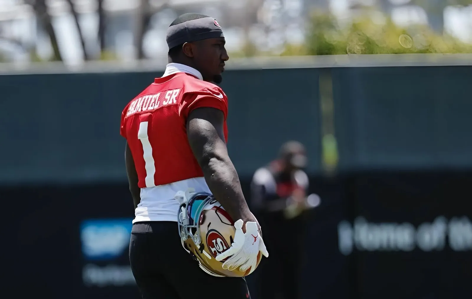 49ers WR Deebo Samuel Sets Record Straight on Trade Rumors