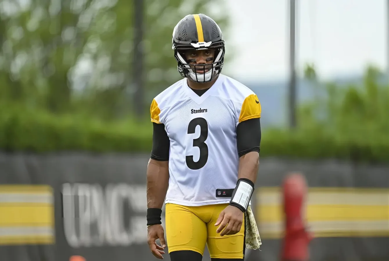 Steelers’ Justin Fields Admits Russell Wilson Has Been A Powerful Leader