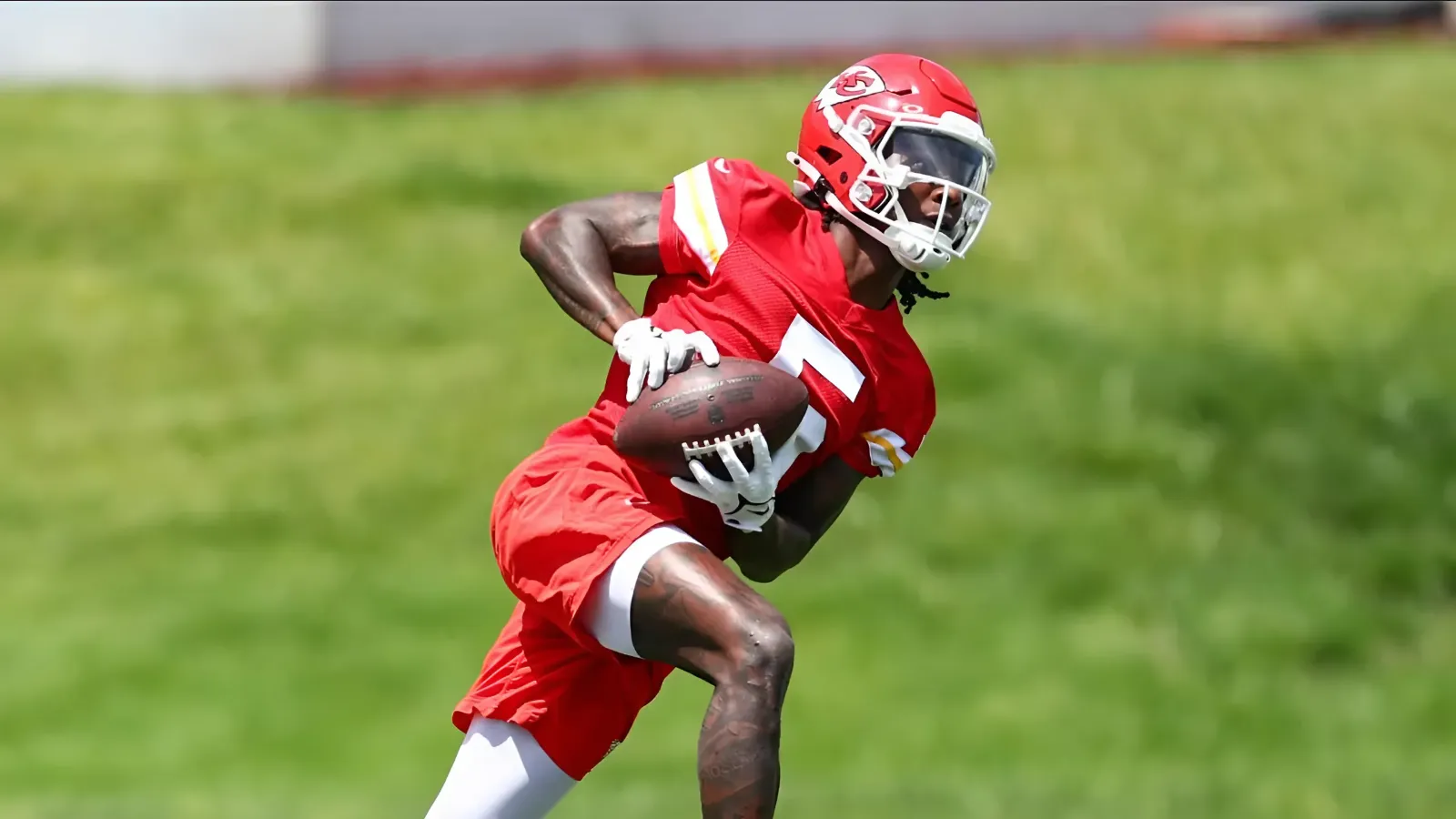 Chiefs offensive weapon makes bold claim that he is the fastest player on the team