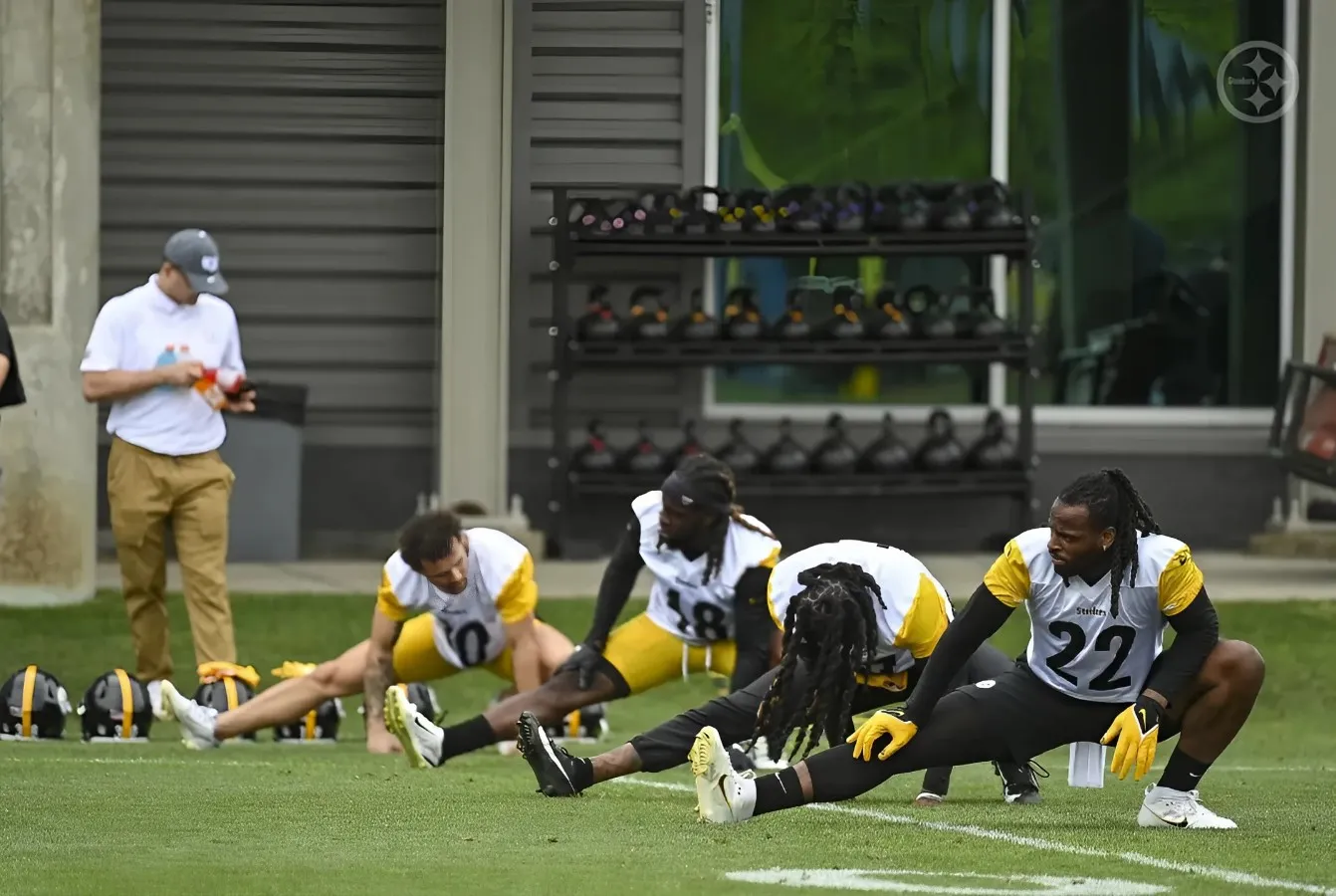 Steelers' Najee Harris Was Forced Into Leadership Too Quickly: "Obviously That Didn't Pan Out"