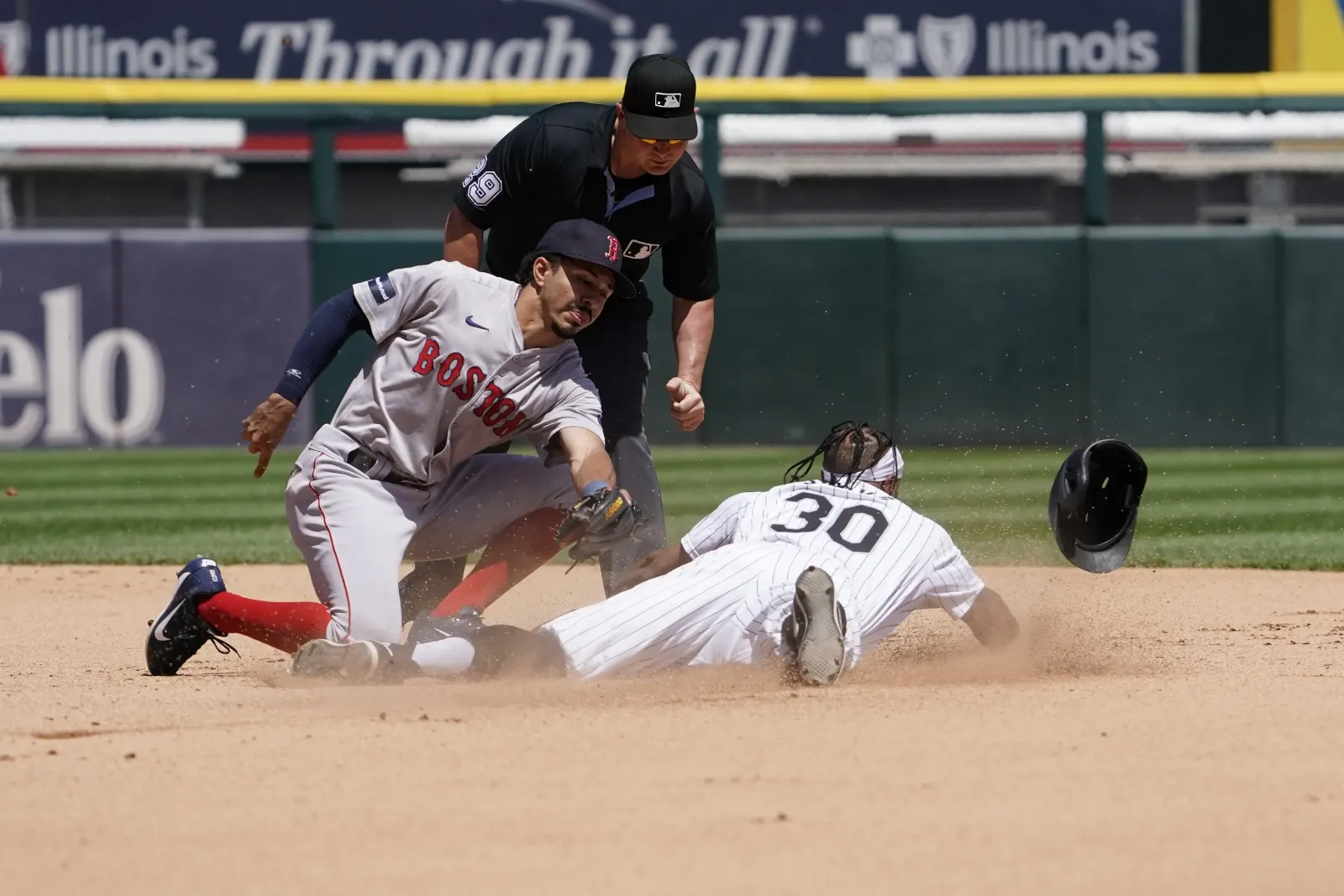 Red Sox force extra innings, top White Sox in 10