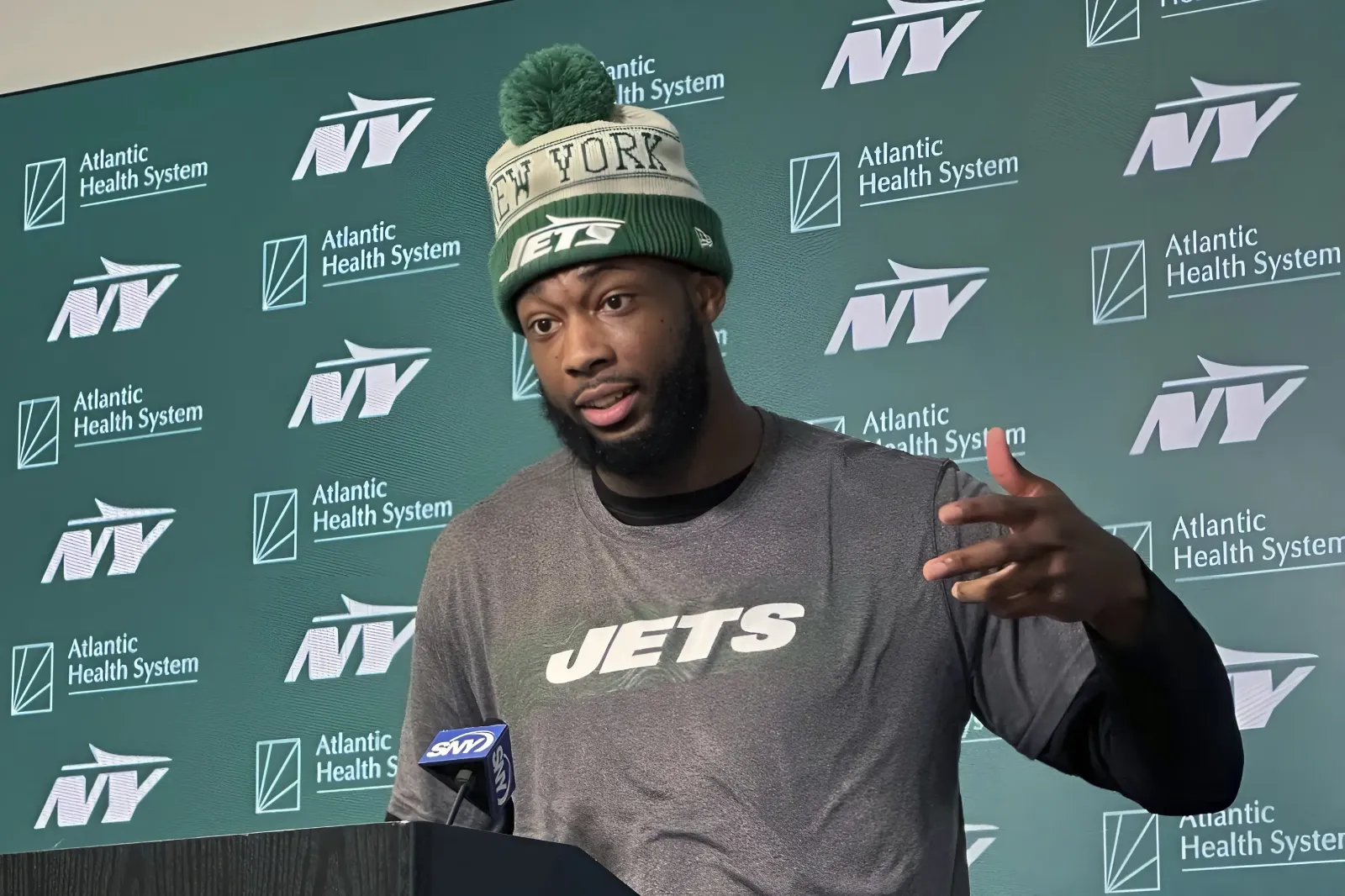 Jets wide receiver Mike Williams expects to return from his knee injury for the start of the season