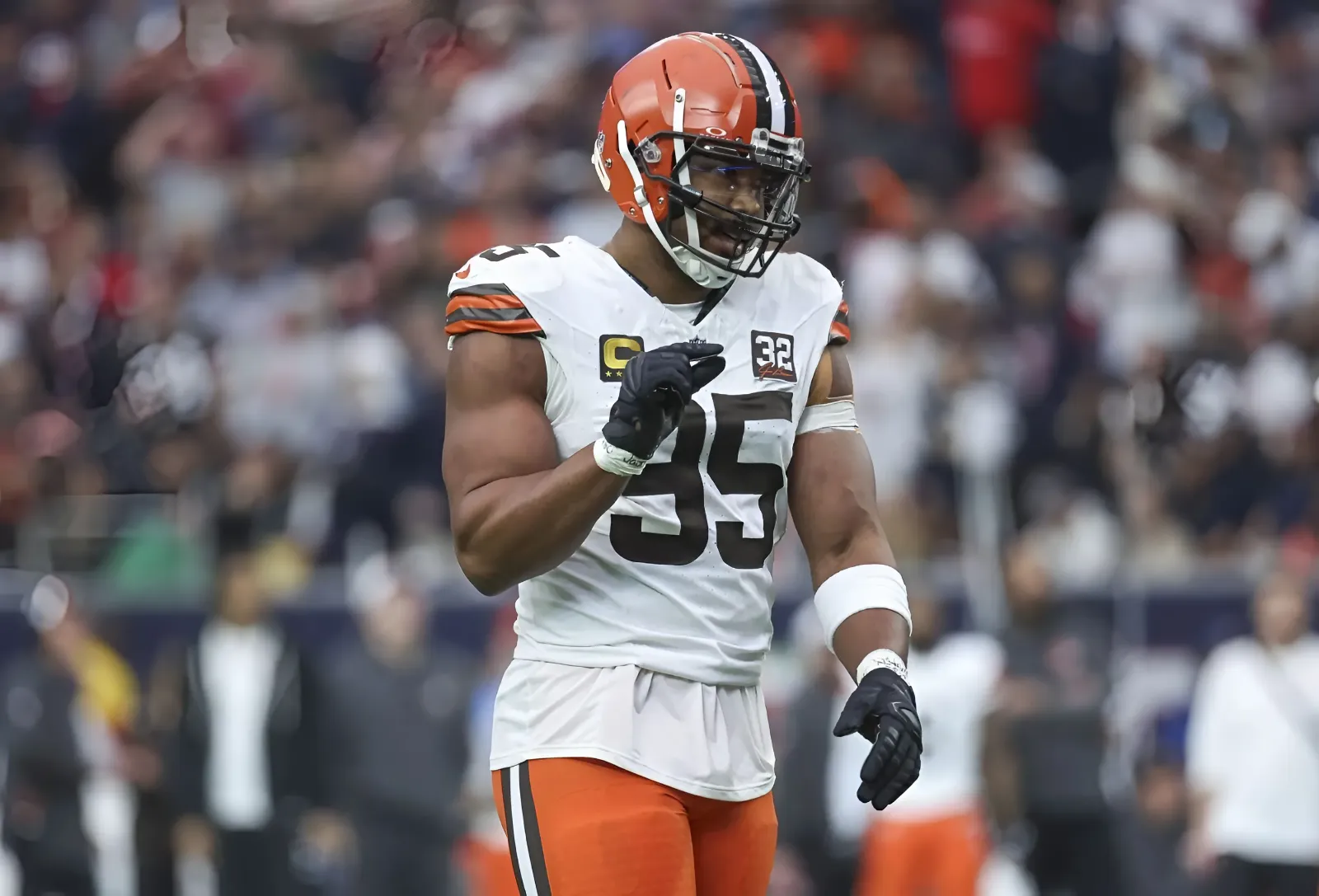 Browns Give 4-Word Update on Myles Garrett After Injury Scare