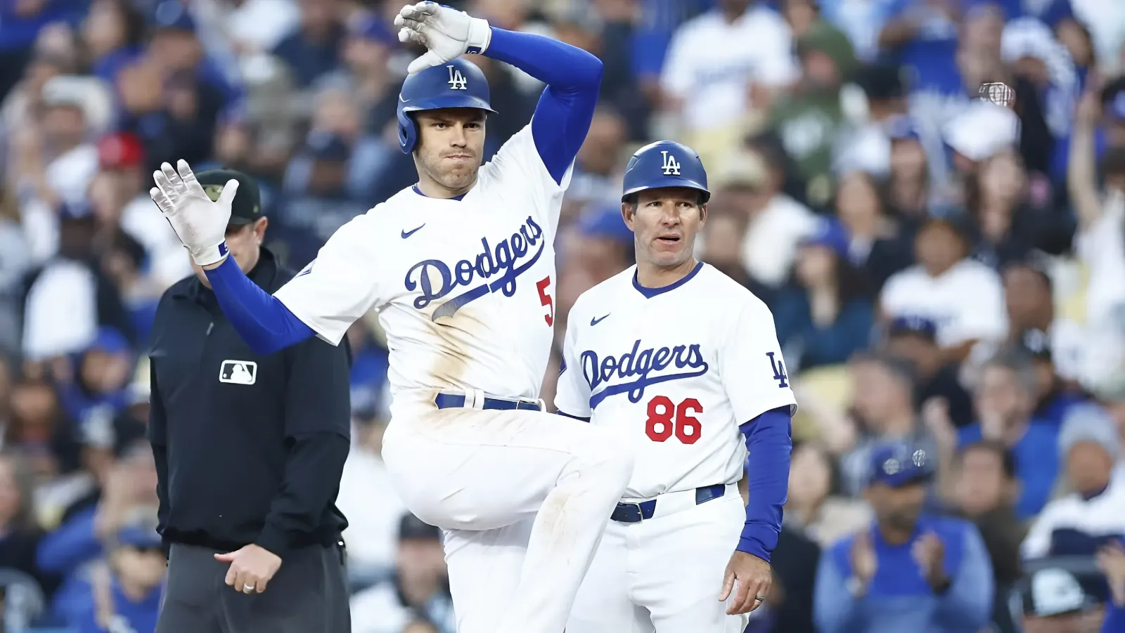 Freeman's clutch RBI single with two outs in the 8th inning propels Los Angeles Dodgers to a 4-3 victory over Kansas City Royals