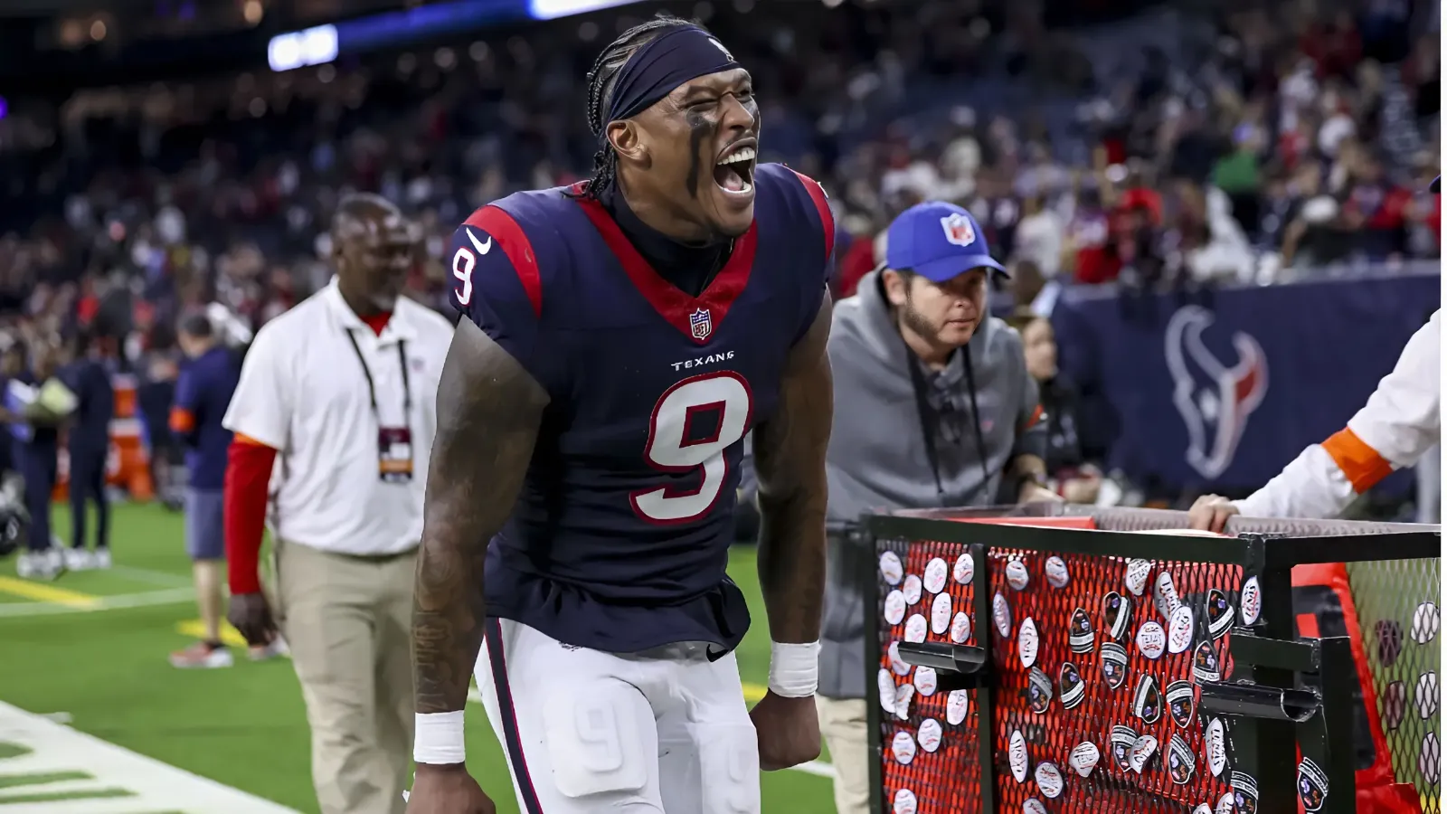 Texans' Brevin Jordan Continues to Display Confidence and Development