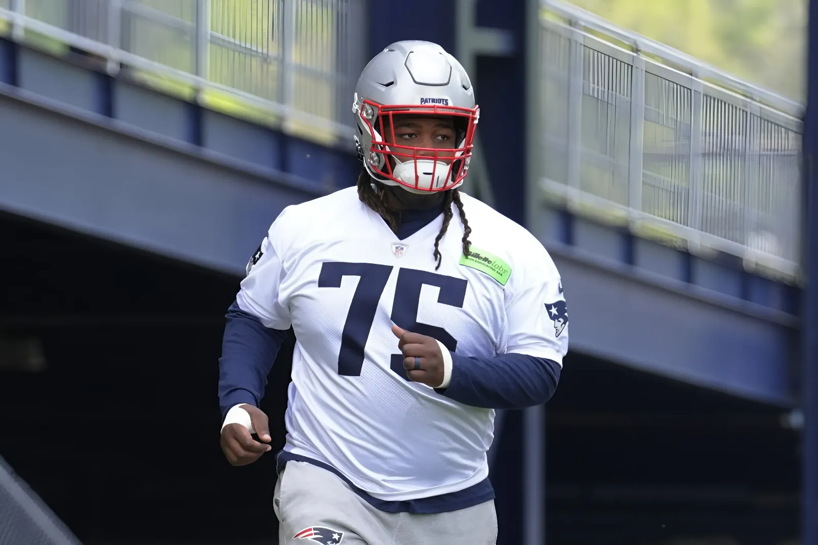 Patriots waive rookie offensive lineman Ryan Johnson following mandatory minicamp