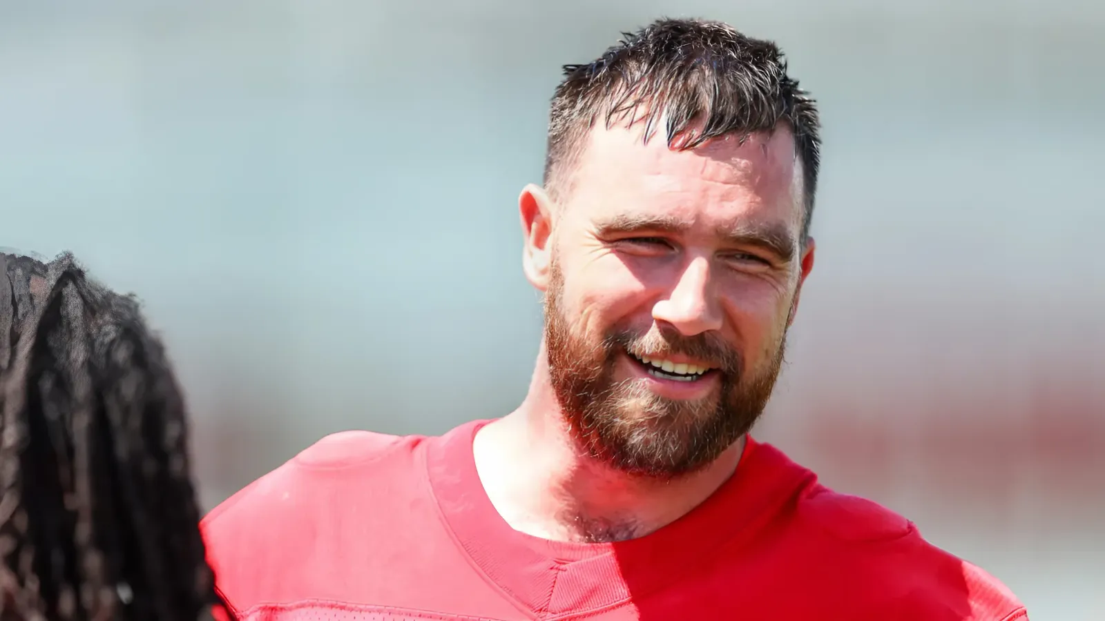 Chiefs TE Travis Kelce Defends ‘Exclusive’ Super Bowl Ring Typo