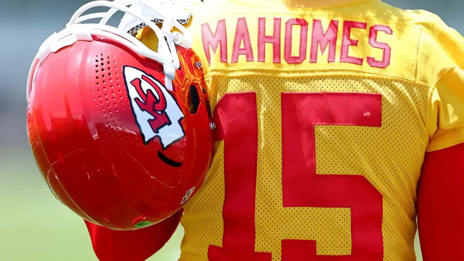 Detail in Patrick Mahomes’ $450 Million Chiefs Contract Raises Eyebrows