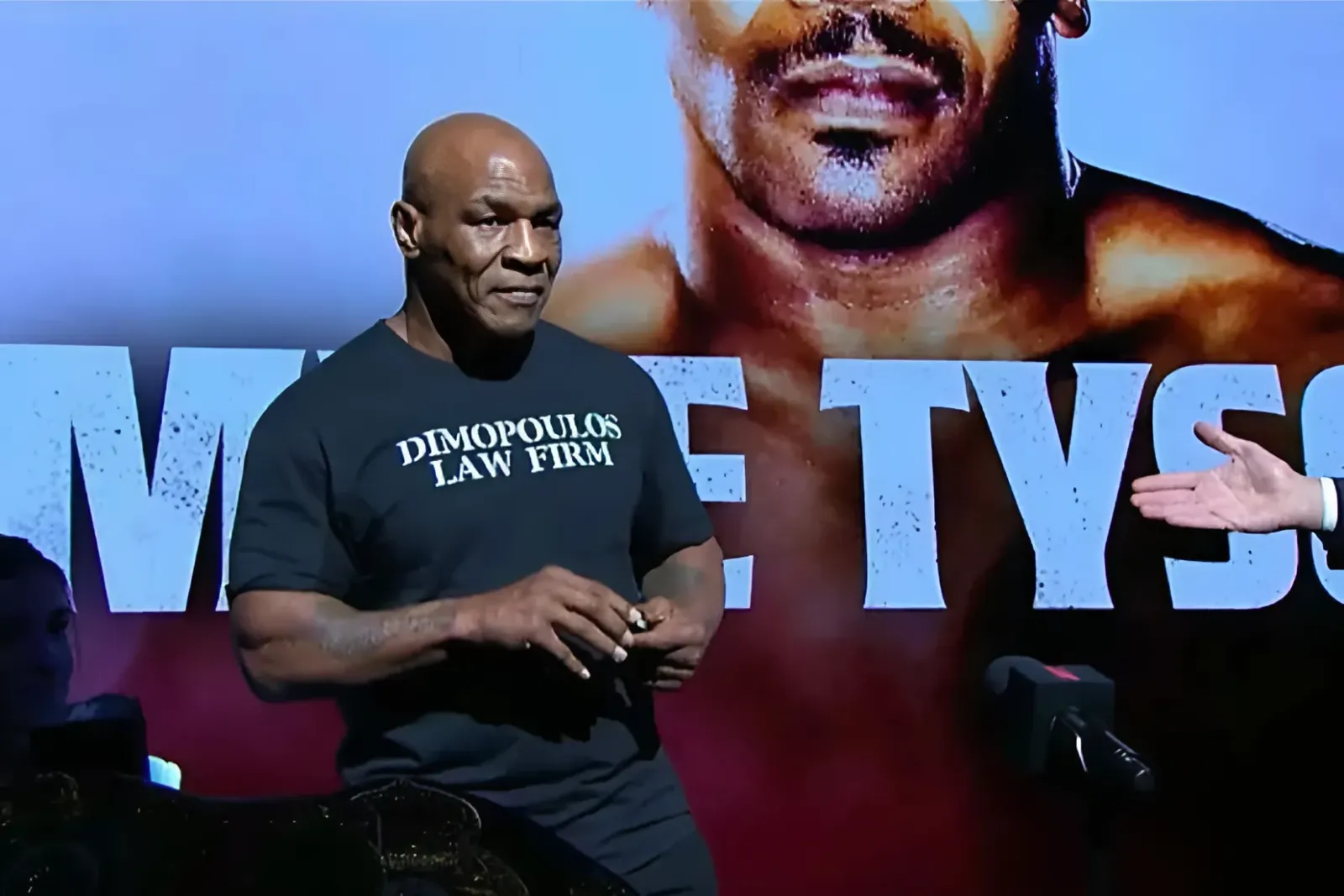 Mike Tyson makes a surprise appearance with a legend and fans ask if he smoked cannabis