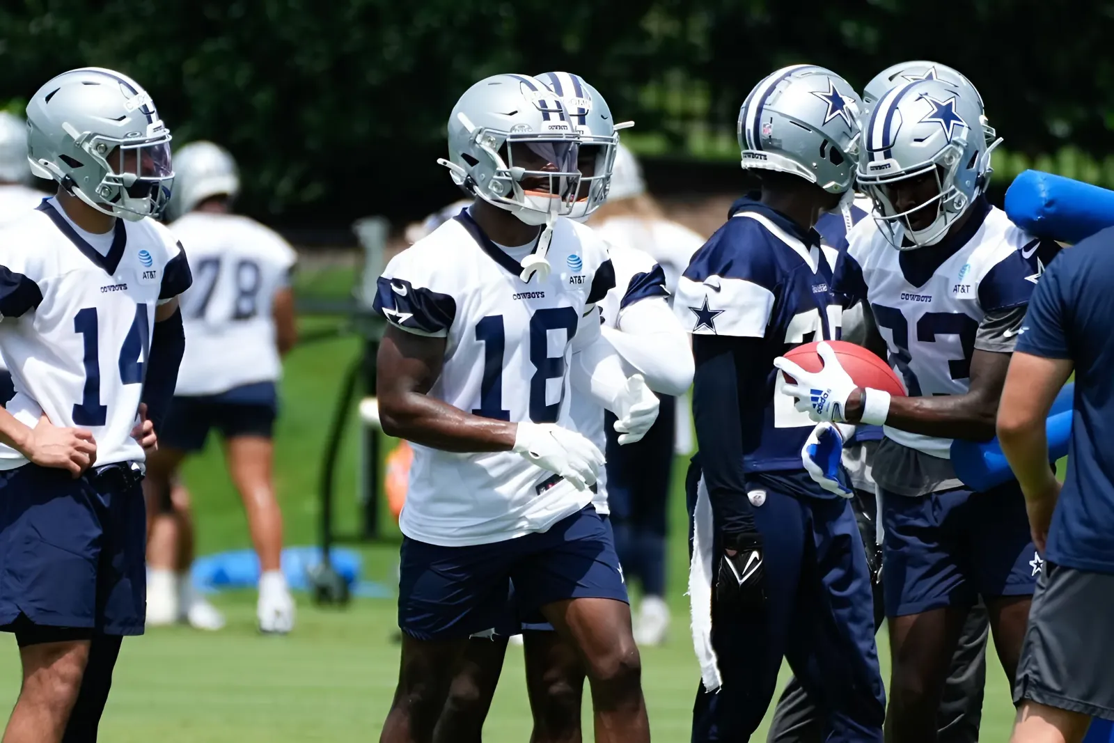 Miles Austin Offers ‘Blueprint’ for Athletic Cowboys Rookie WR