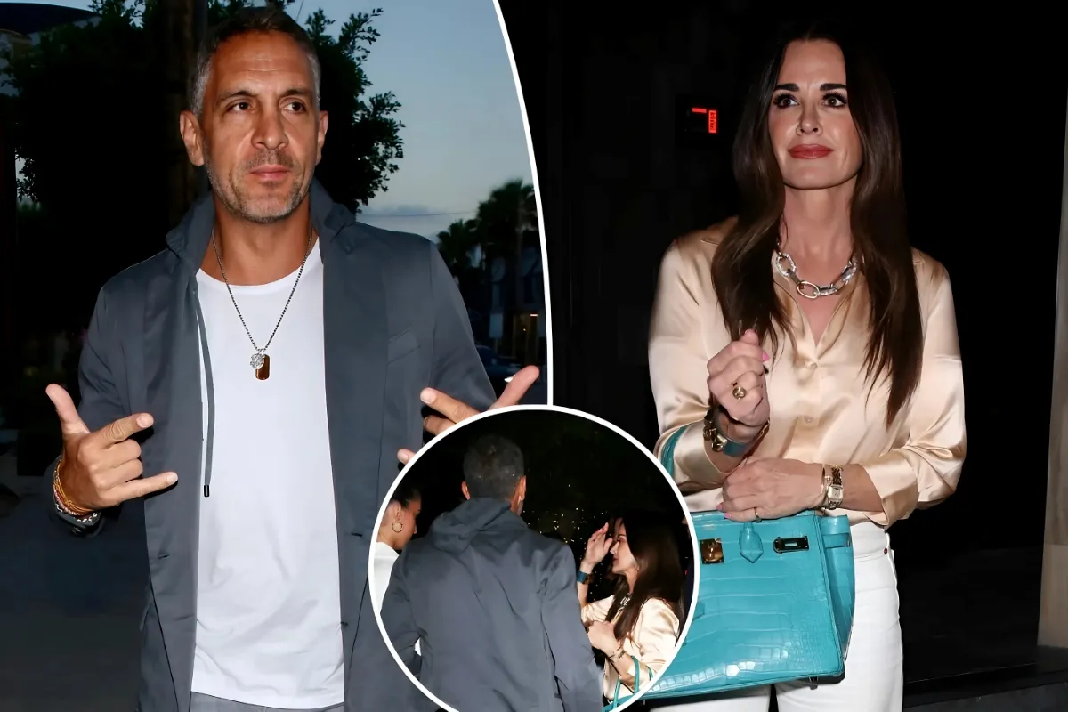 Kyle Richards and Mauricio Umansky reunite to celebrate his 54th ...