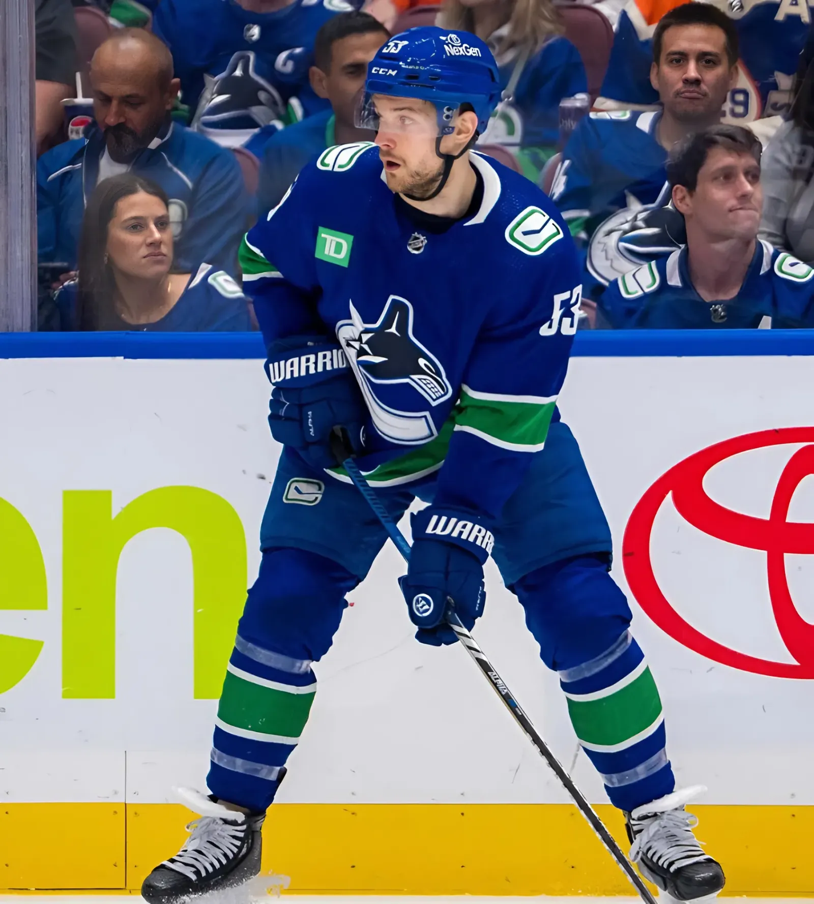 Canucks Extend Teddy Blueger to 2-Year Contract