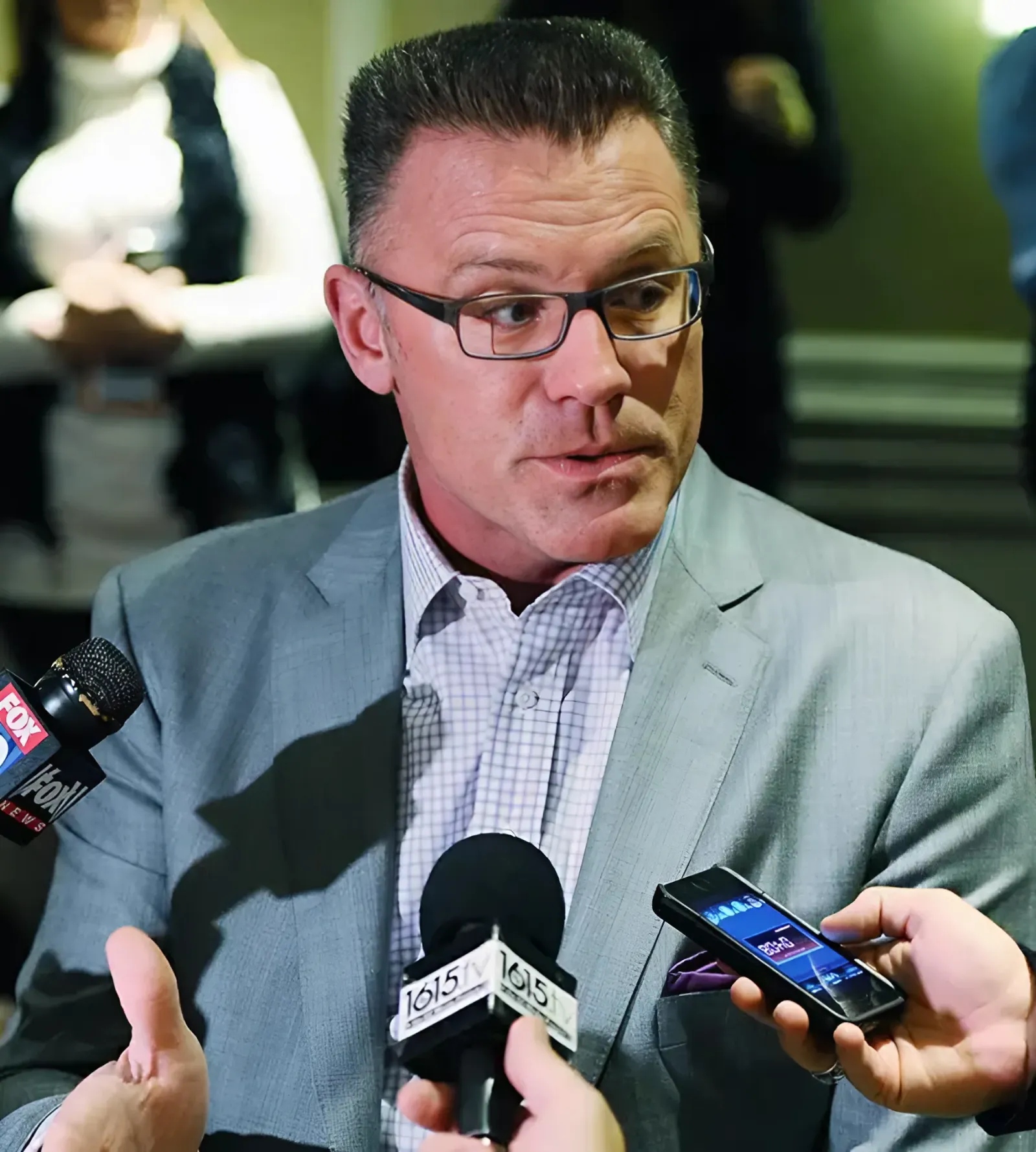 Howie Long Makes Endorsement for Raiders Starting QB