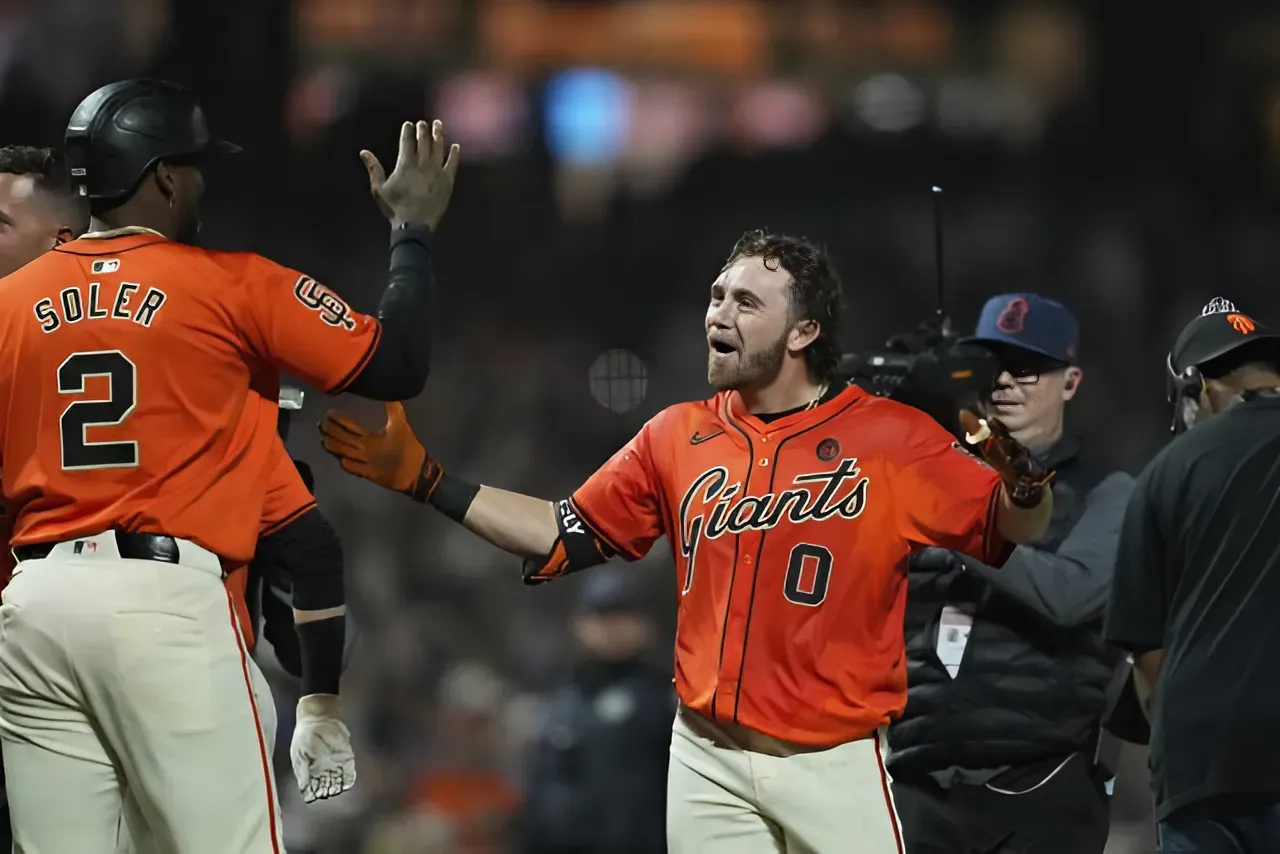 Brett Wisely hits 2-run homer in 9th to send Giants past Dodgers, 5-3