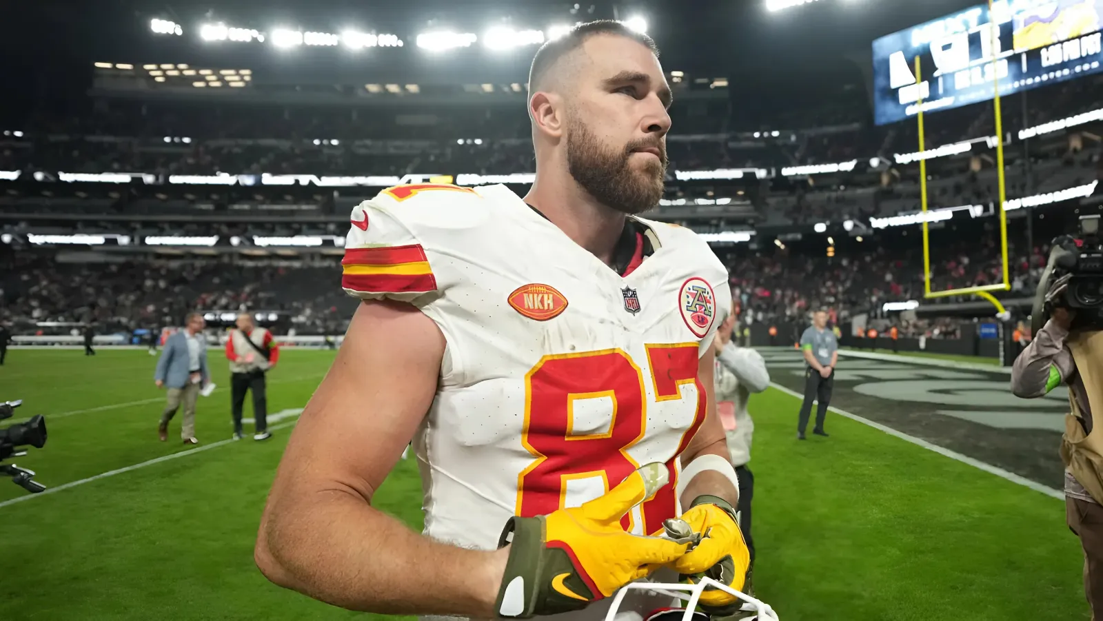 Travis Kelce defends Kylie Kelce after her altercation with with crazy fan in May-copy