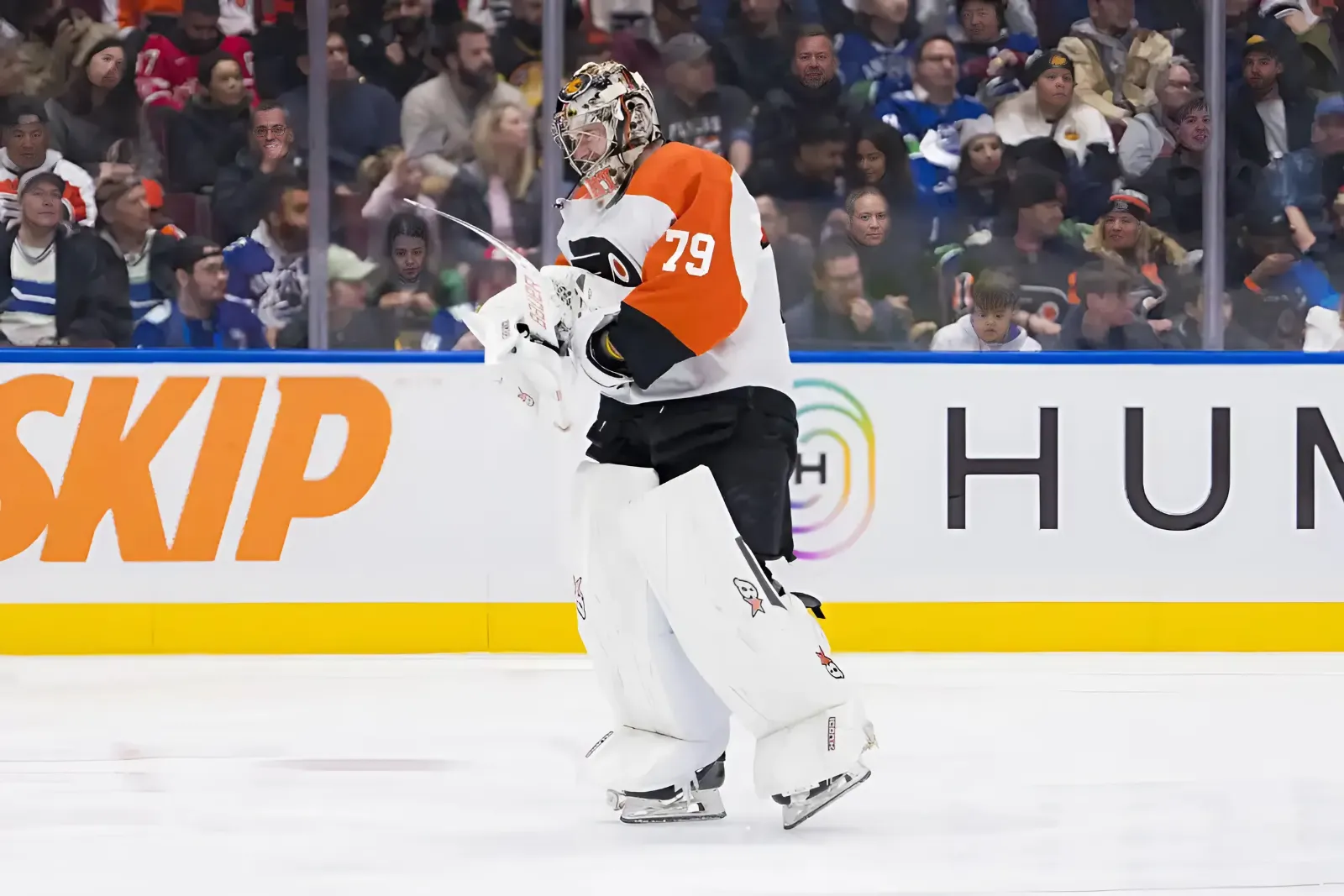 Flyers don’t send qualifying offer to Carter Hart, becomes UFA