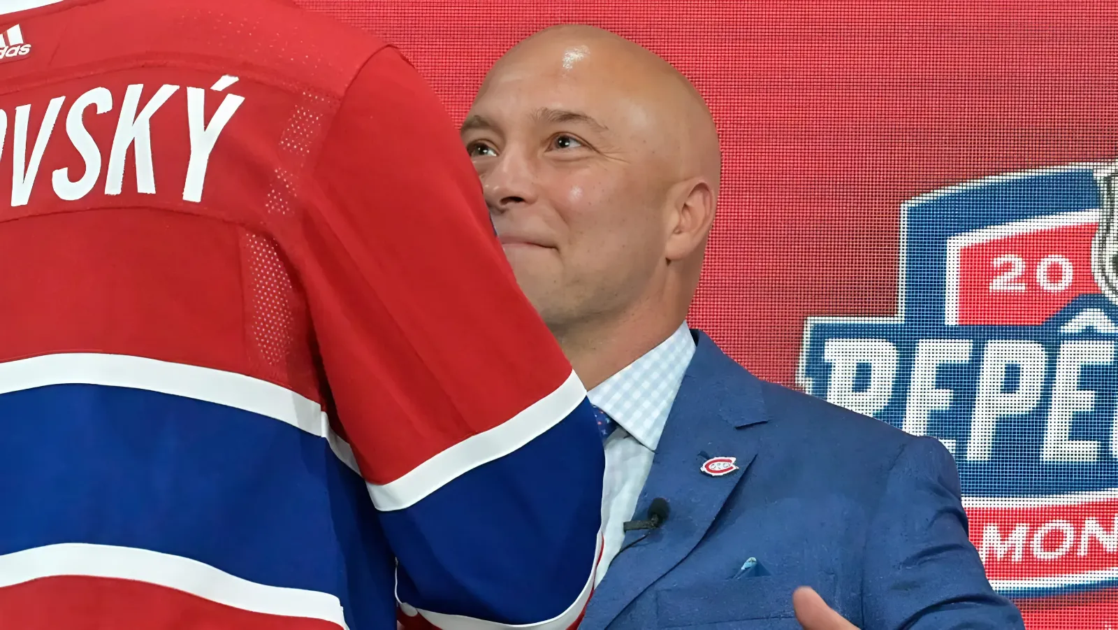 Canadiens GM Hughes Discusses Slafkovsky, UFAs, & Demidov