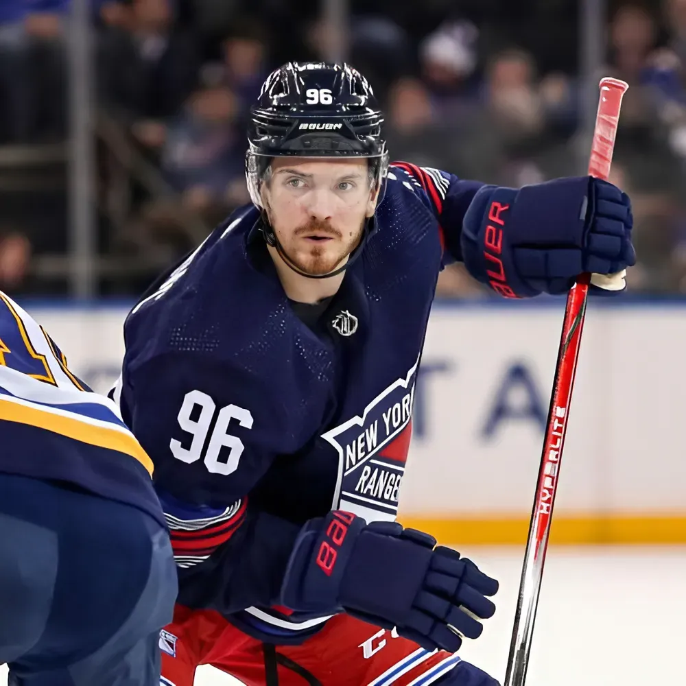 Former Rangers center lands stunning contract in NHL free agency