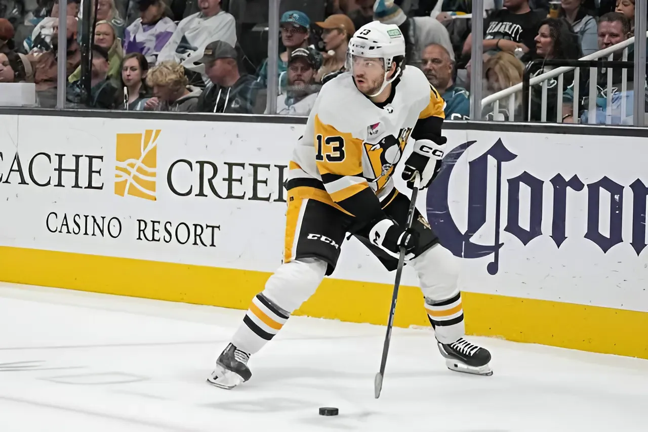 Former Penguins forward Vinnie Hinostroza signs with Predators