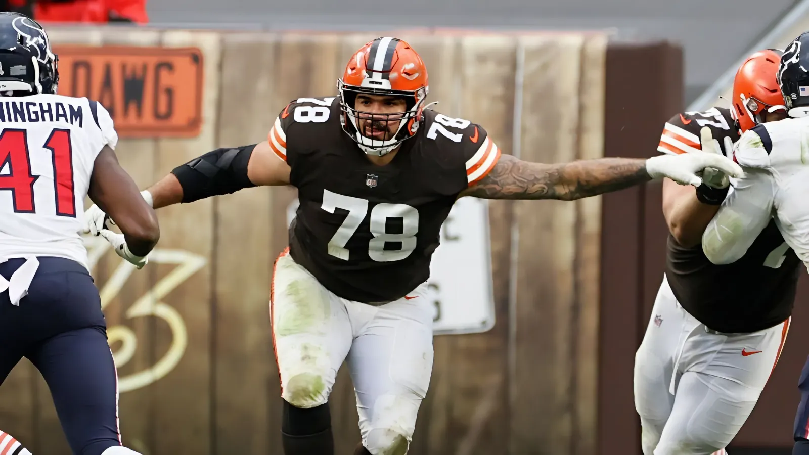 Browns $60 Million Star Sends Message Amid Benching Rumors