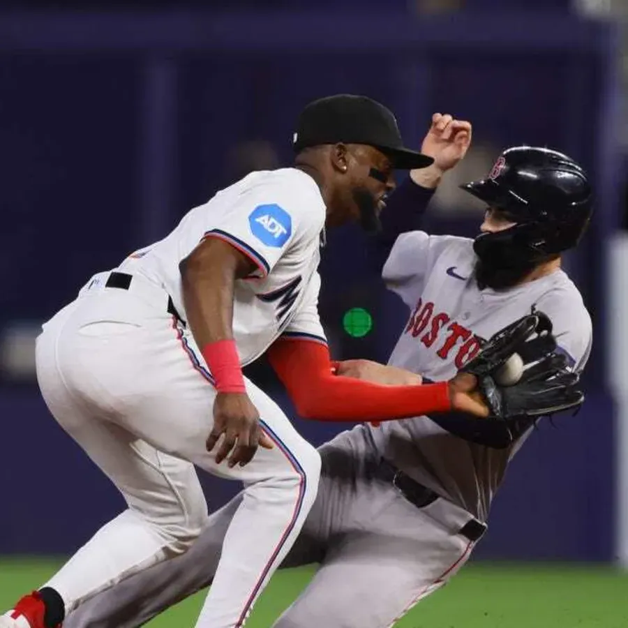 Red Sox score four in 9th to beat Marlins