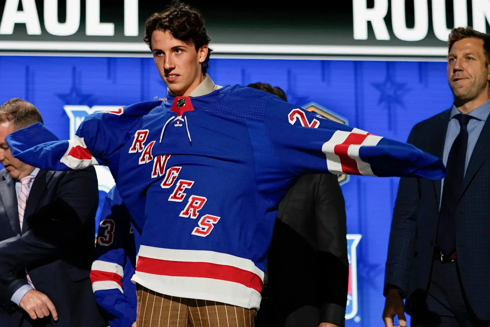 Rangers’ Top Prospect Leaves Fans Guessing With Pro Decision