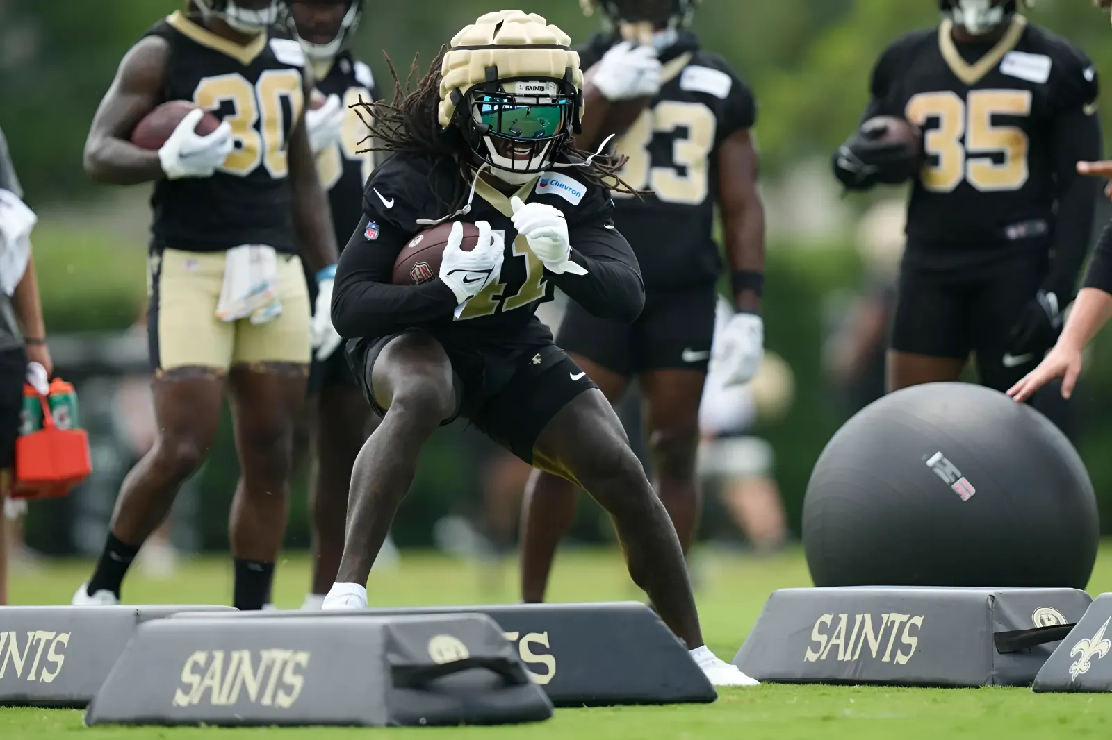 Alvin Kamara takes subtle shot at Saints front office after reveal during 'Hard Knocks'