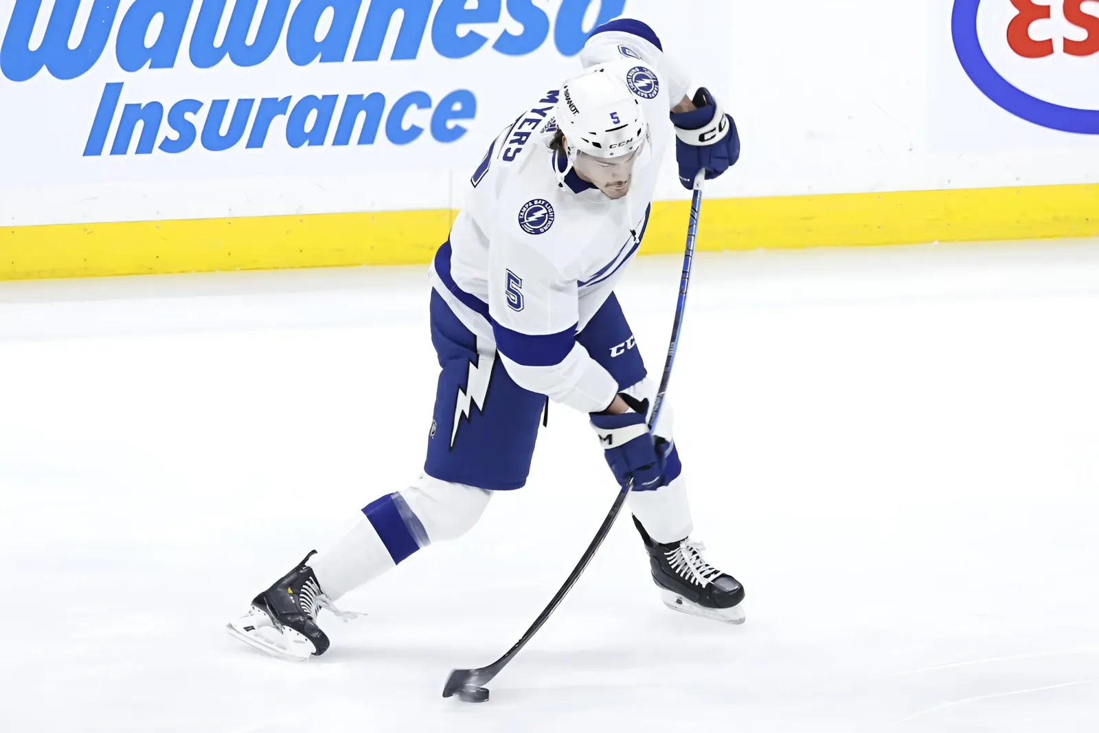 Maple Leafs Sign Former Lightning Defender $775,000