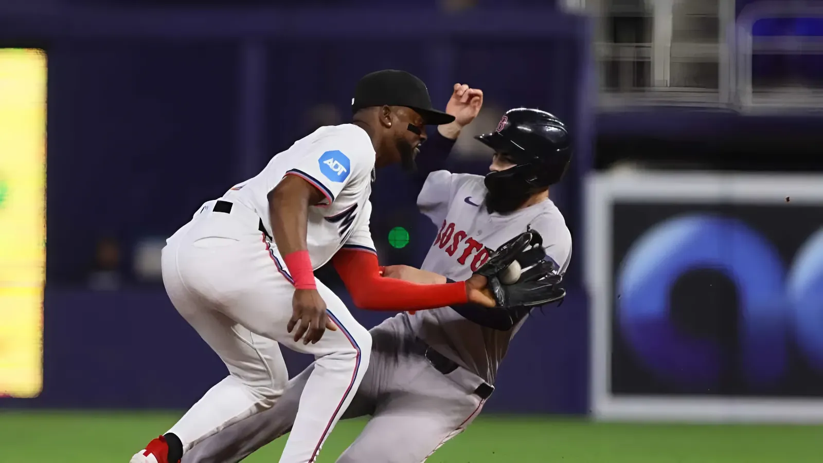 Red Sox score four in 9th to beat Marlins