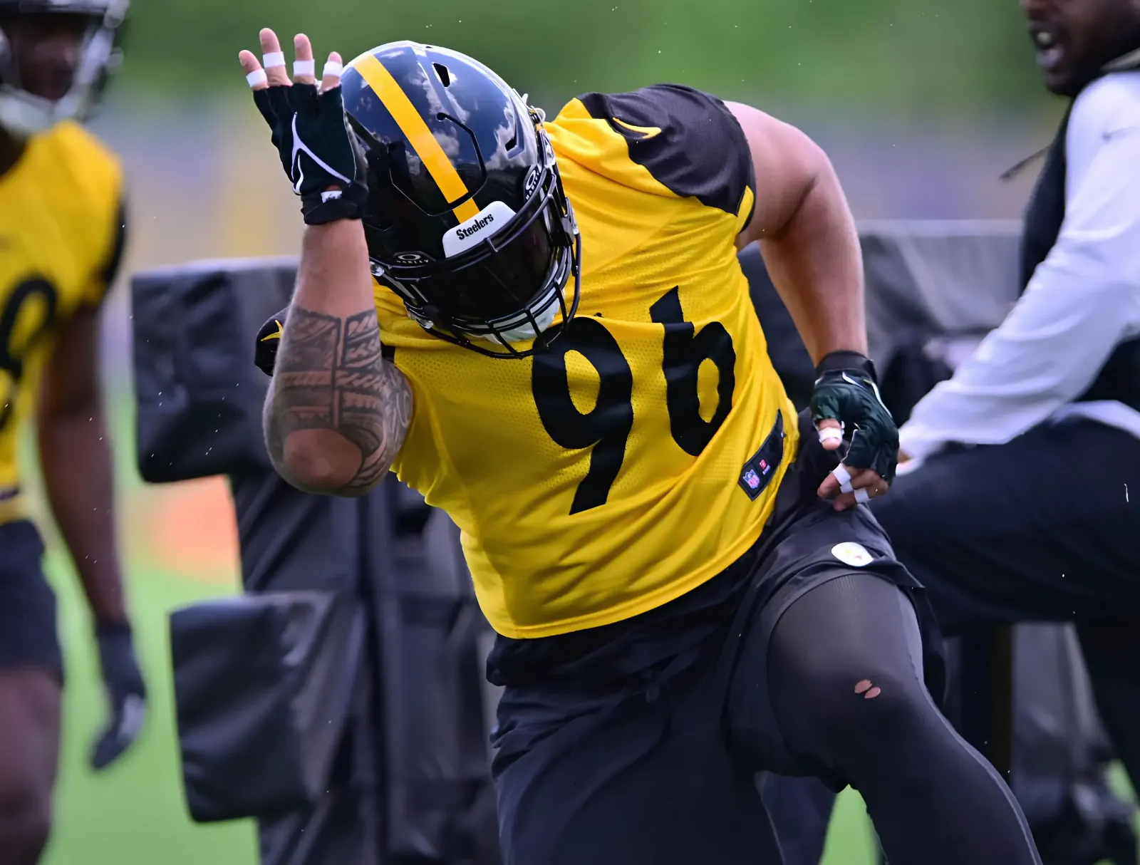 Breiden Fehoko is Heavily Relying on Steelers DL Coach Karl Dunbar’s Guidance