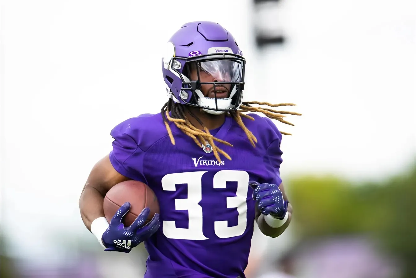 Vikings’ Aaron Jones Snubbed as a Top-10 Running Back by NFL Personnel