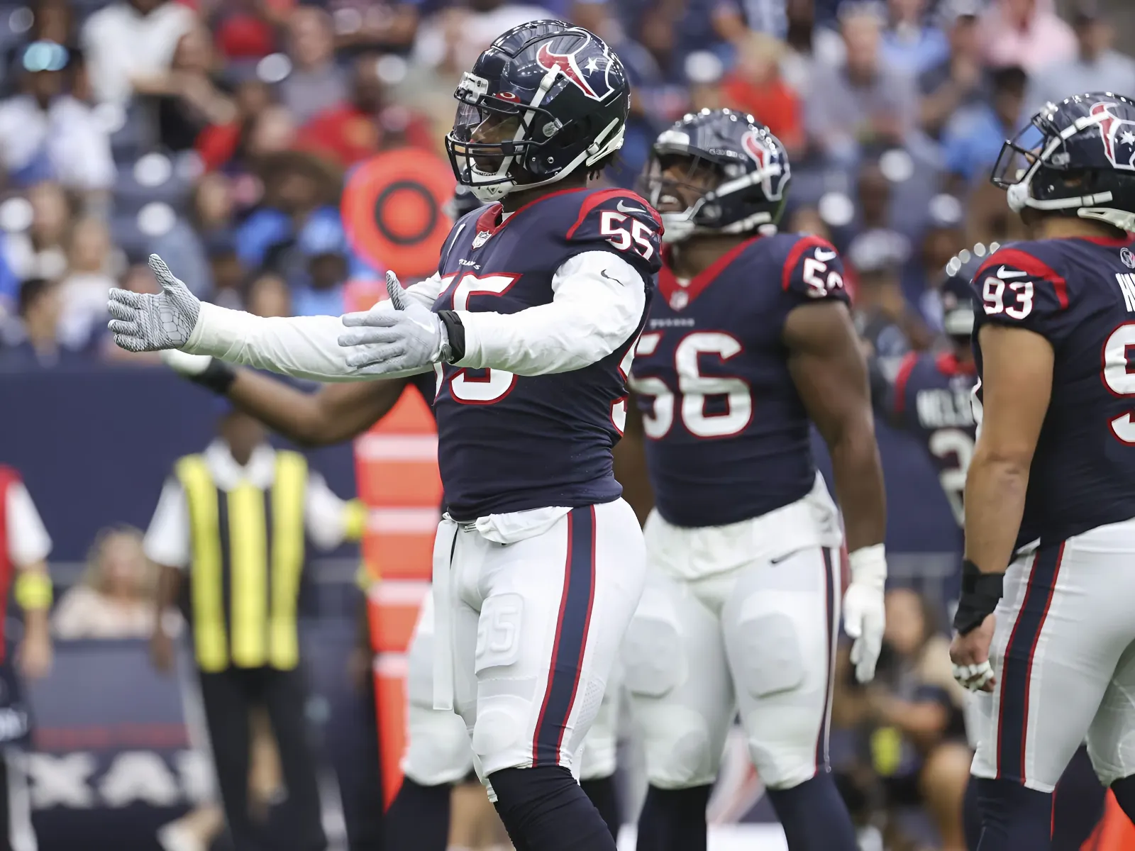 Veteran DE Jerry Hughes re-signs with Texans