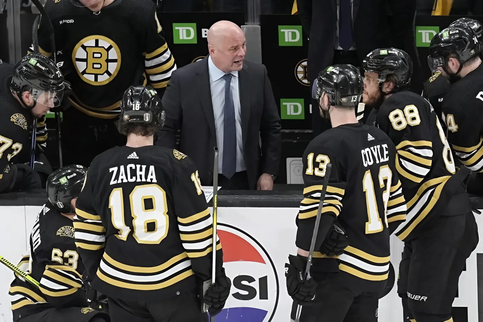 3 Boston Bruins who will benefit greatly from Elias Lindholm signing