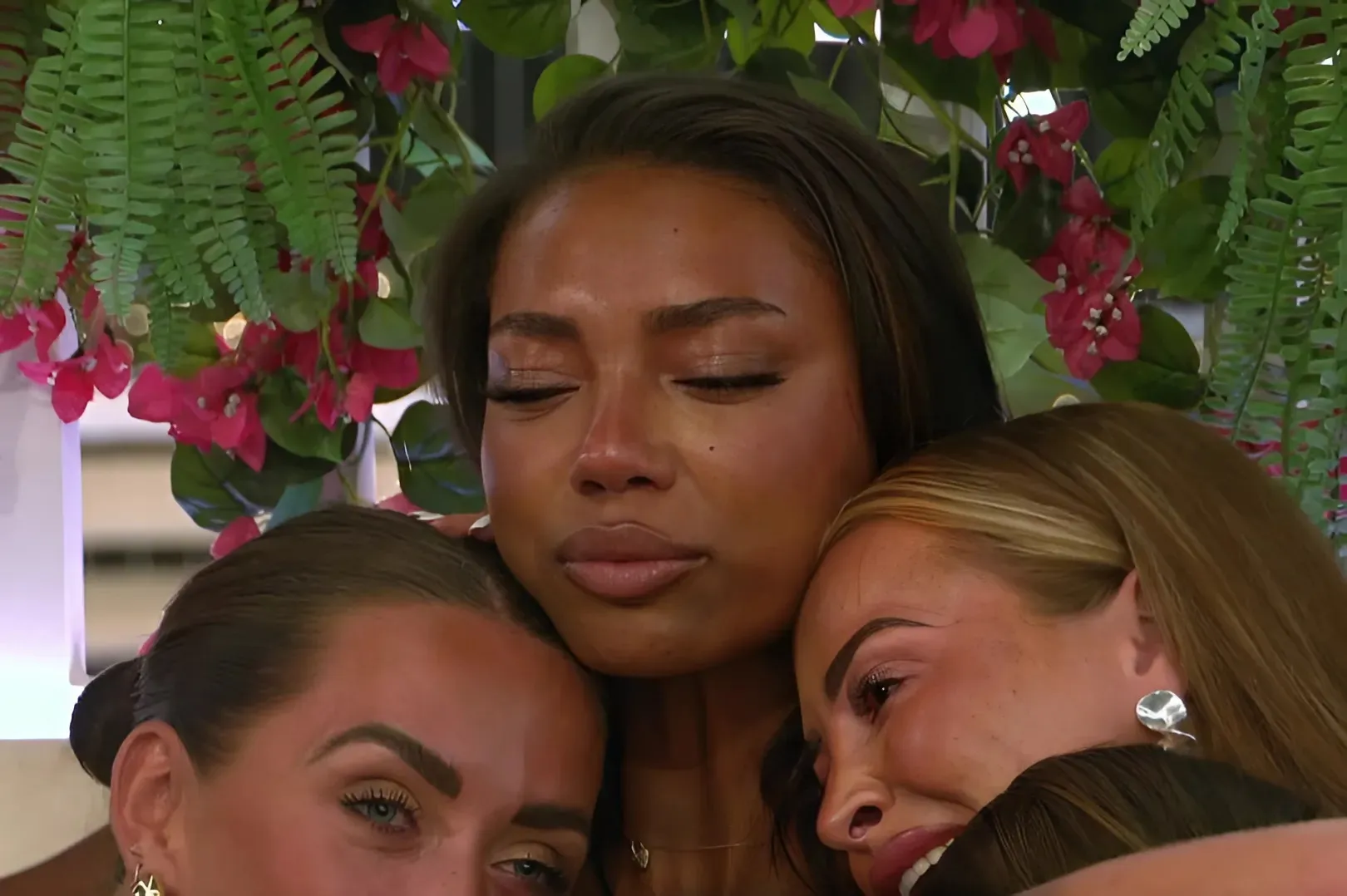 Love Island fans fume 'why' after shock double exit from the villa