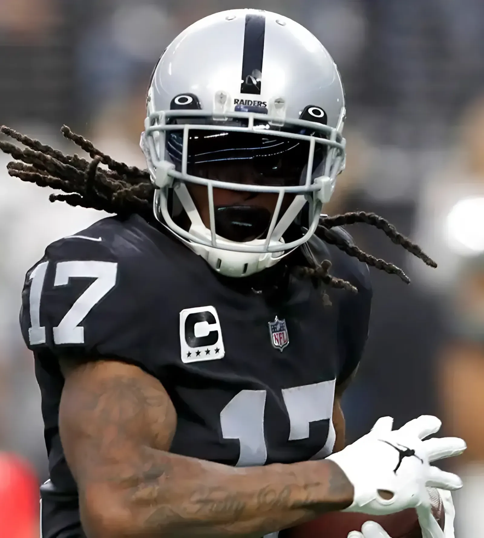 Davante Adams Reveals Who Has Edge for Raiders Starting QB Job