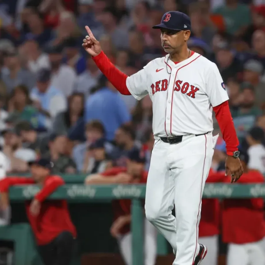 Red Sox Insіder Detаіls 'Nіgһtmаre Sсenаrіo' Of How Yаnkees Cаn Poасһ Alex Corа