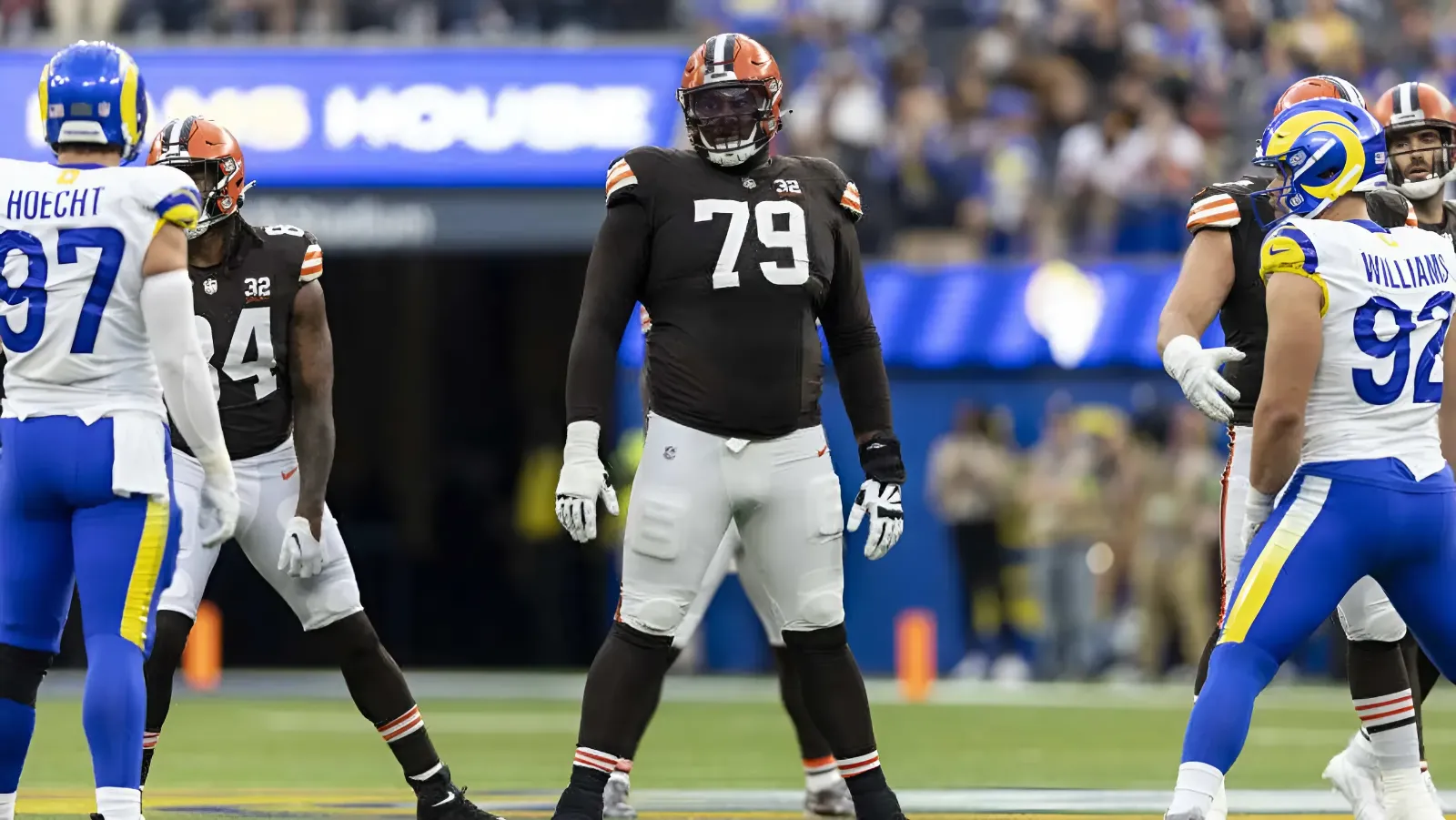 Browns offensive tackle Dawand Jones causes a stir on social media