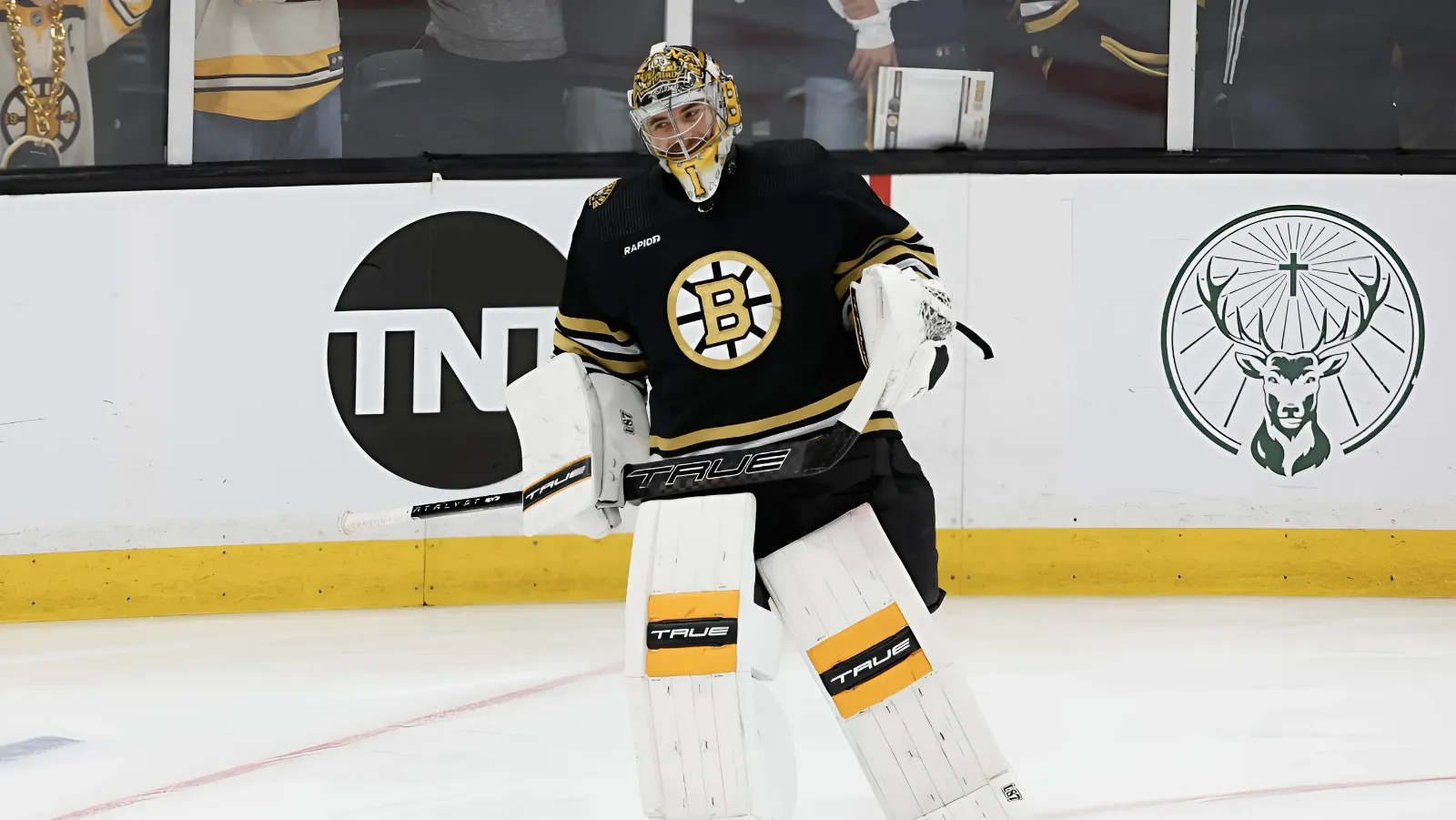 Boston Bruins goalie Jeremy Swayman early favorite to win Vezina Trophy