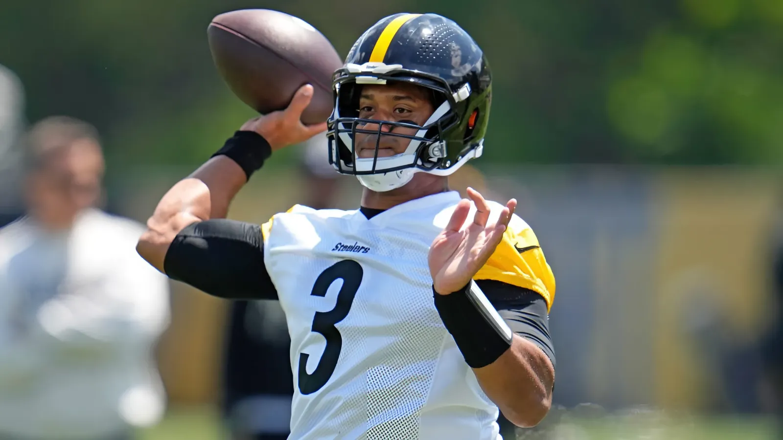 Key Steelers Pass-Catcher ‘Instantly Formed Bond’ With Russell Wilson