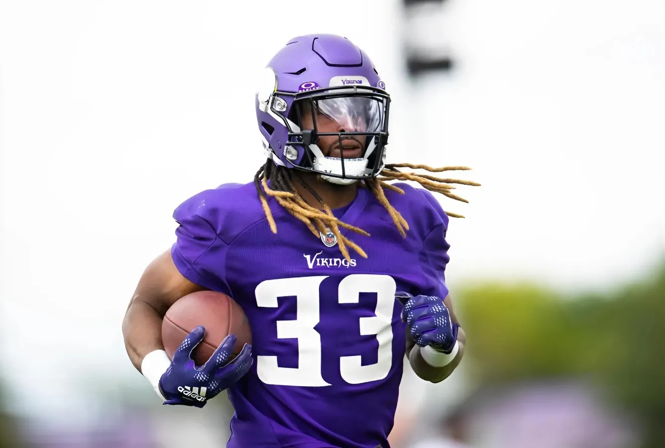 Vikings Predicted to Potentially Bench Star RB Aaron Jones During 2024 Season