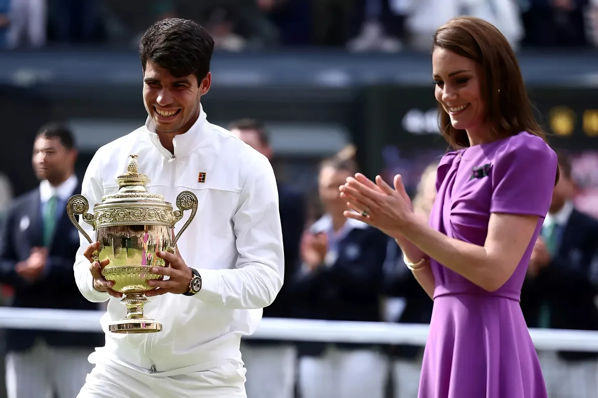 Kate Middleton Steps Into the Spotlight on Centre Court for Wimbledon Trophy Ceremony liennhi-copy