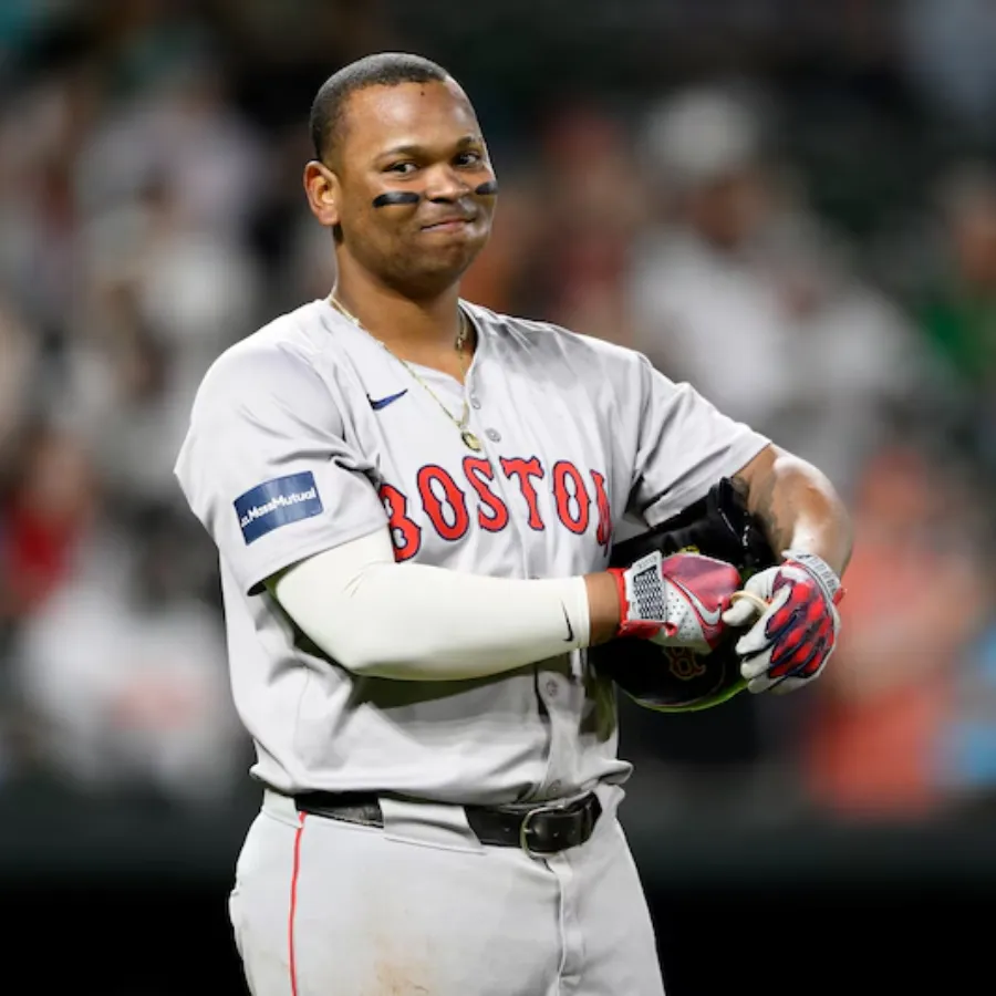 Boston Red Sox Stаr Rаfаel Devers Breаks Seаt аt Fenwаy Pаrk Wіtһ 115 MPH Home Run