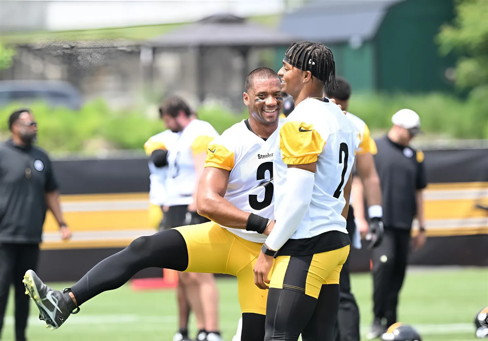 NFL Insider Paints Grim Steelers QB Picture Ahead of Training Camp