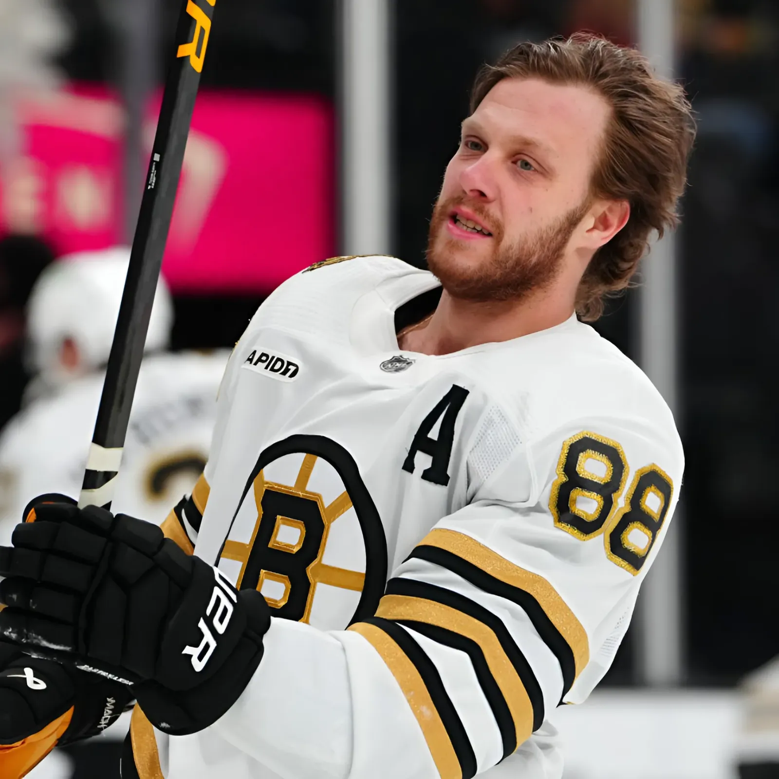 Bruins’ David Pastrnak Spotted Skating With Legend