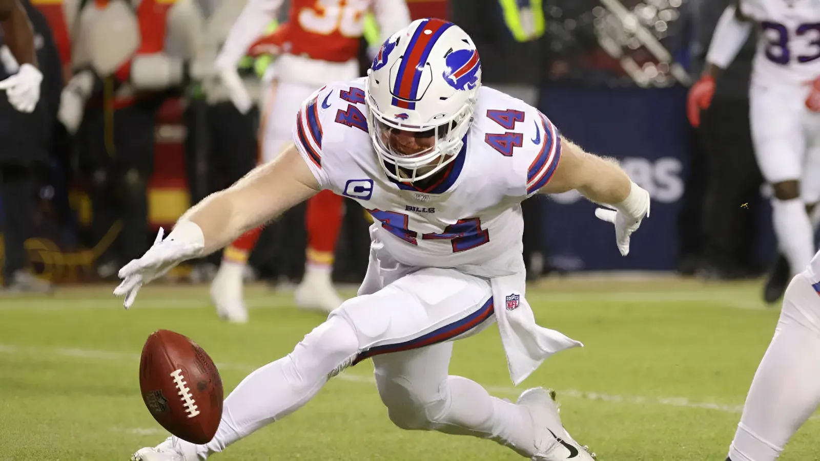 Former Buffalo Bills' captain returns to Pittsburgh on one-year deal